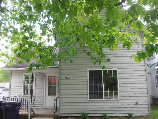 709 Johnson St, Janesville, WI 53548 