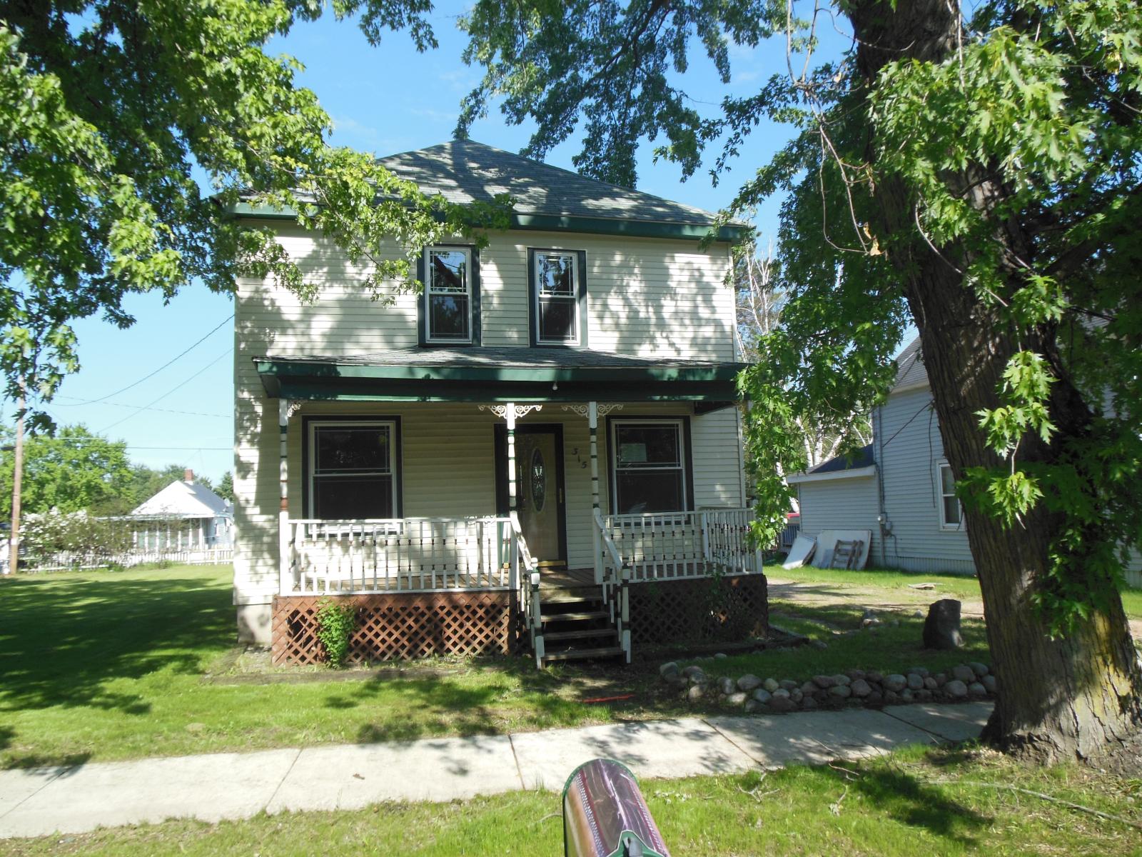 315 Pine River St, Redgranite, WI 54970 