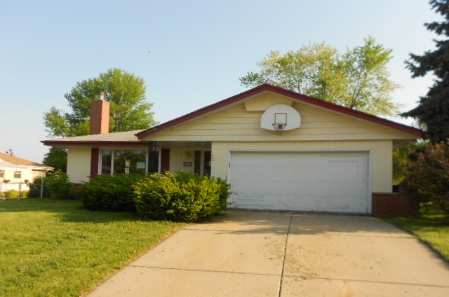 1035 W. Willow Dr, Oak Creek, WI 53154 