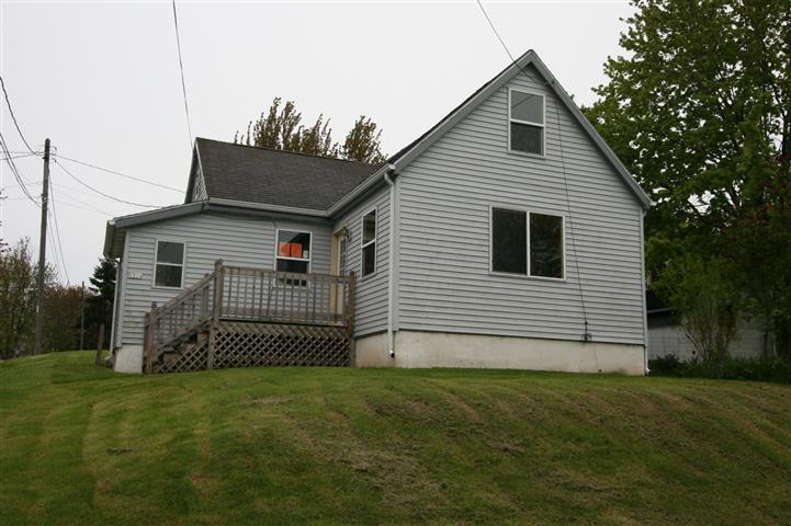 1314 Navarino St, Algoma, WI 54201 