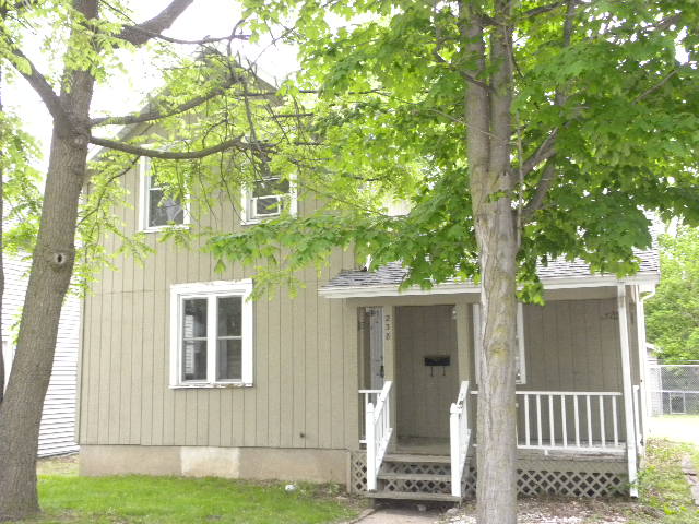 238 Summit Ave, Oconomowoc, WI 53066 