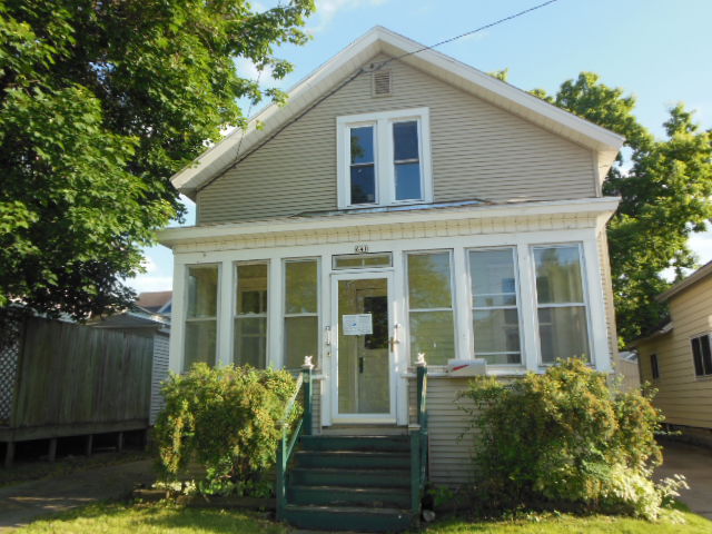 641 School Ave, Oshkosh, WI 54901 