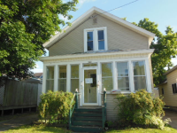 641 School Ave, Oshkosh, WI 54901 