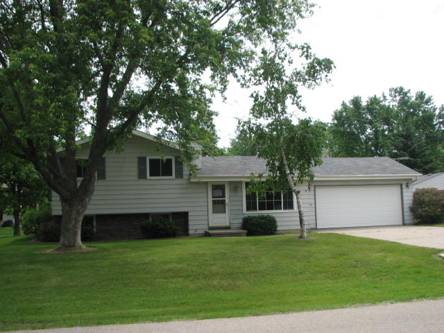 849 Woodfield Rd, Neenah, WI 54956 