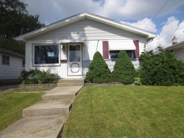 2202 Virginia Stree, Racine, WI 53405 
