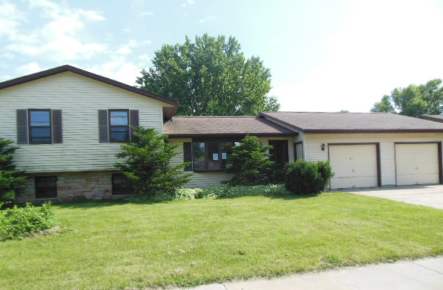 945 Alpine Court, Oshkosh, WI 54901 