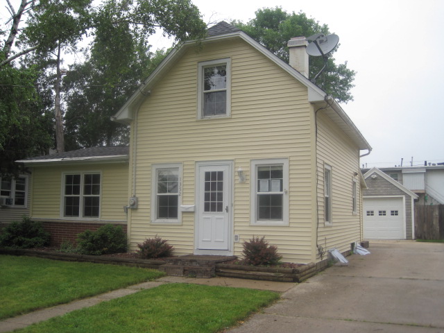 1352 W Summer St, Appleton, WI 54914 