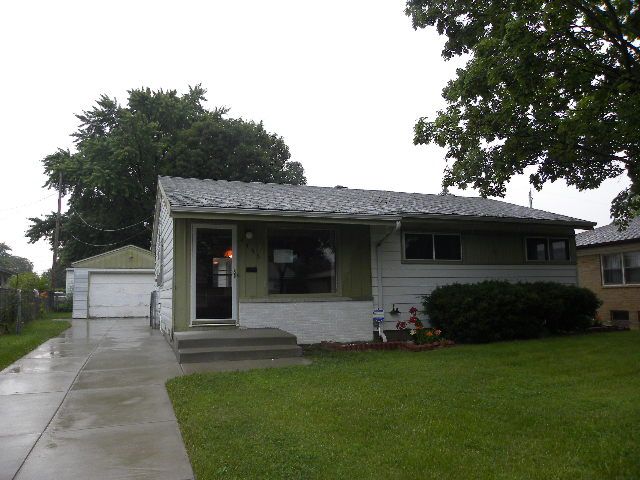 4455 N 89th St, Milwaukee, WI 53225 