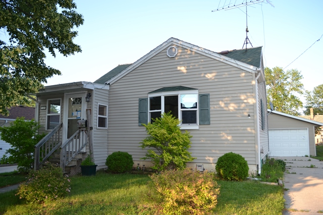 1327 S 22nd St, Sheboygan, WI 53081 