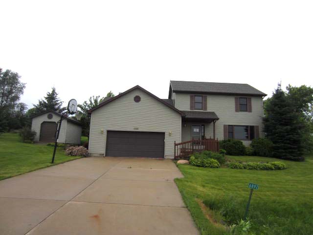 6892 Moon Light Cir, Sun Prairie, WI 53590 