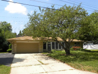 1227 N 119th St, Wauwatosa, WI 53226 