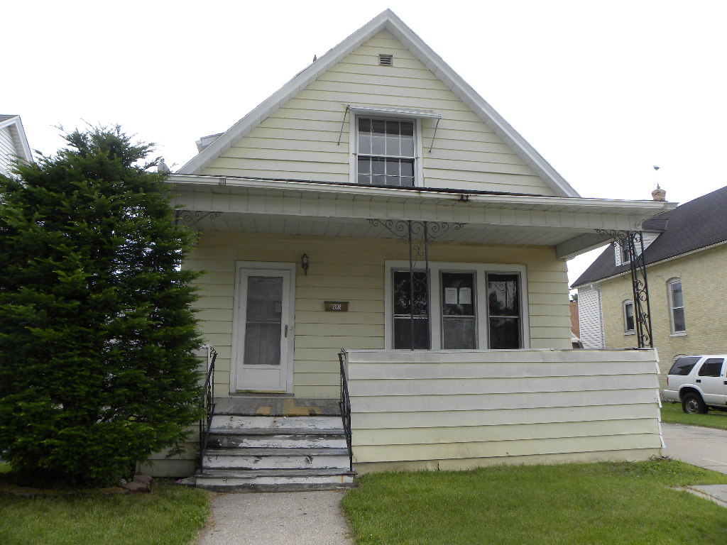 1813 Chatham St, Racine, WI 53402 
