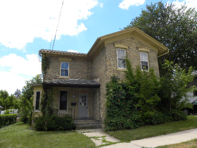 307 W Cady St, Watertown, WI 53094 