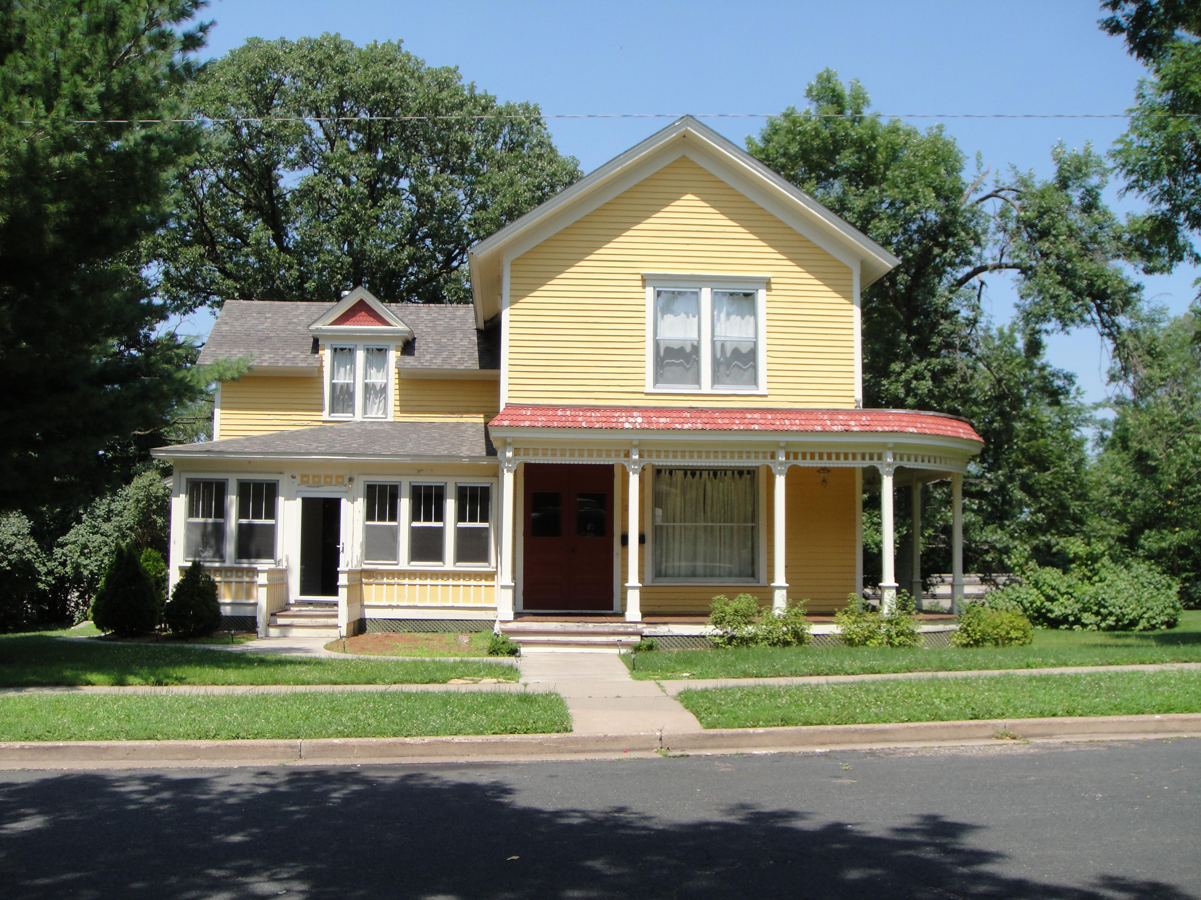 227 Pine St, Hudson, WI 54016 