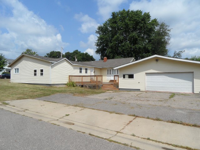 402 Willow St, Baraboo, WI 53913 