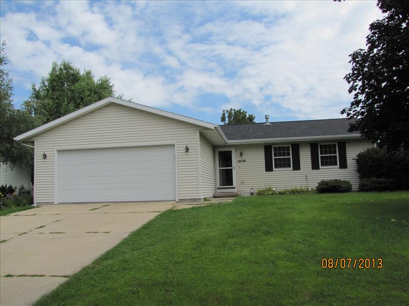 1406 Commonwealth Dr, Fort Atkinson, WI 53538 