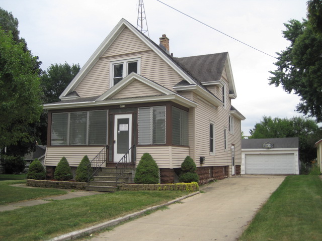 1337 Rahr Avenue, Oshkosh, WI 54901 