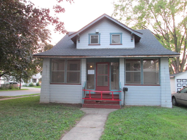 320 Grand Ave S, Waukesha, WI 53186 