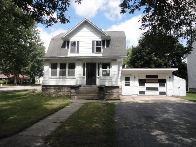 303 Pierce St, Randolph, WI 53956 