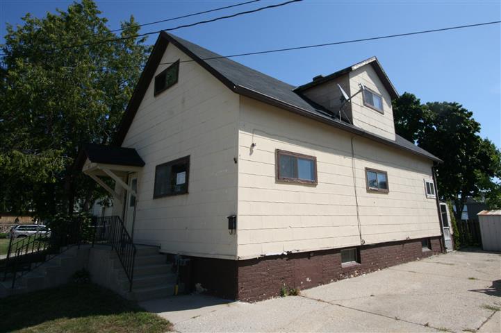 1613 Jackson Street, Two Rivers, WI 54241 