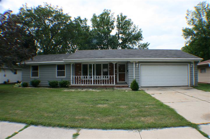 1718 Fiesta Ln, Green Bay, WI 54302 