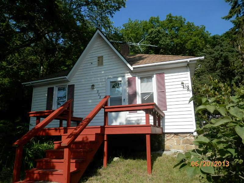 Maple, North Freedom, WI 53951 