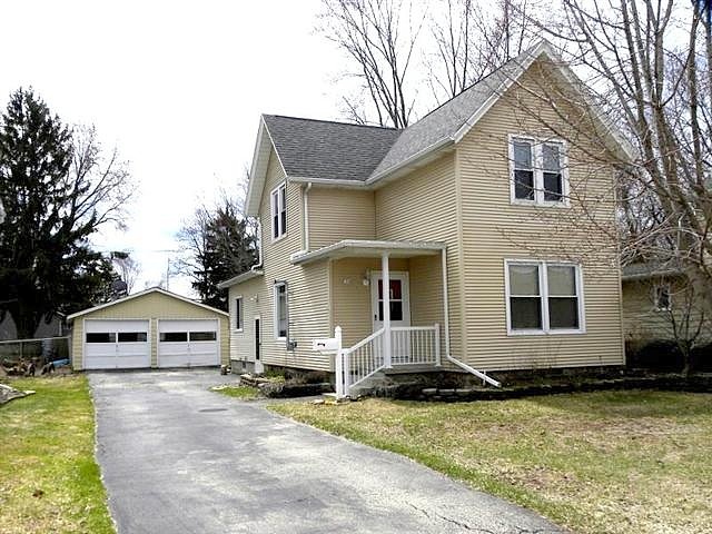 W Oak Grove St, Juneau, WI 53039 