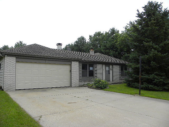 Clover, Oconomowoc, WI 53066 