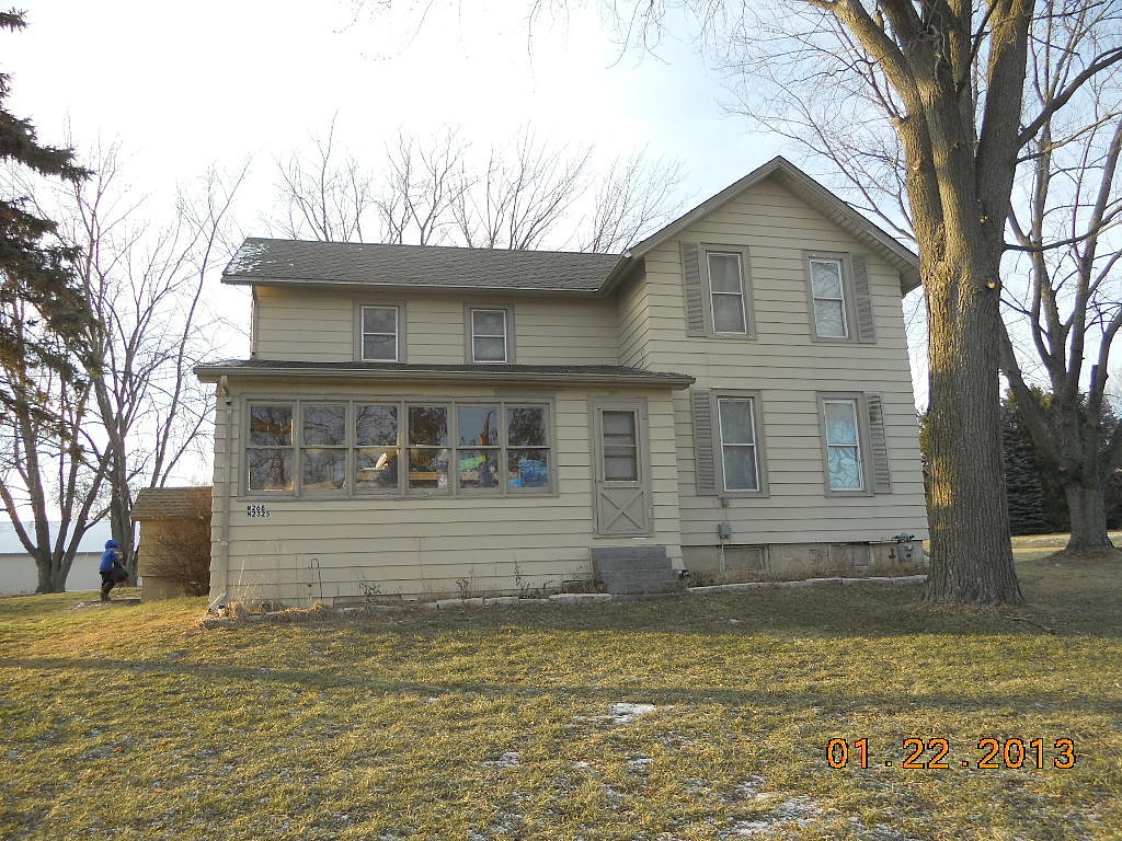 Meadowbrook Rd, Pewaukee, WI 53072 