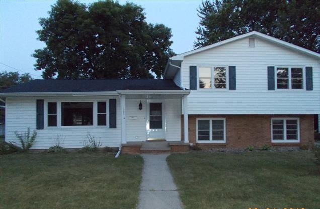 1053 Oak St, Neenah, WI 54956 