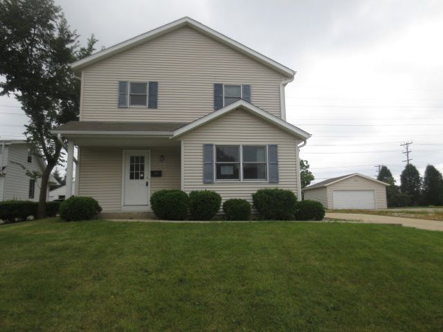 1021 S 98th St, West Allis, WI 53214 