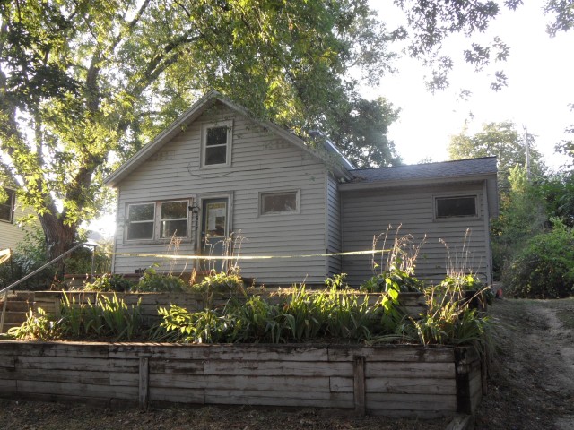 617 E Edgewater St, Portage, WI 53901 