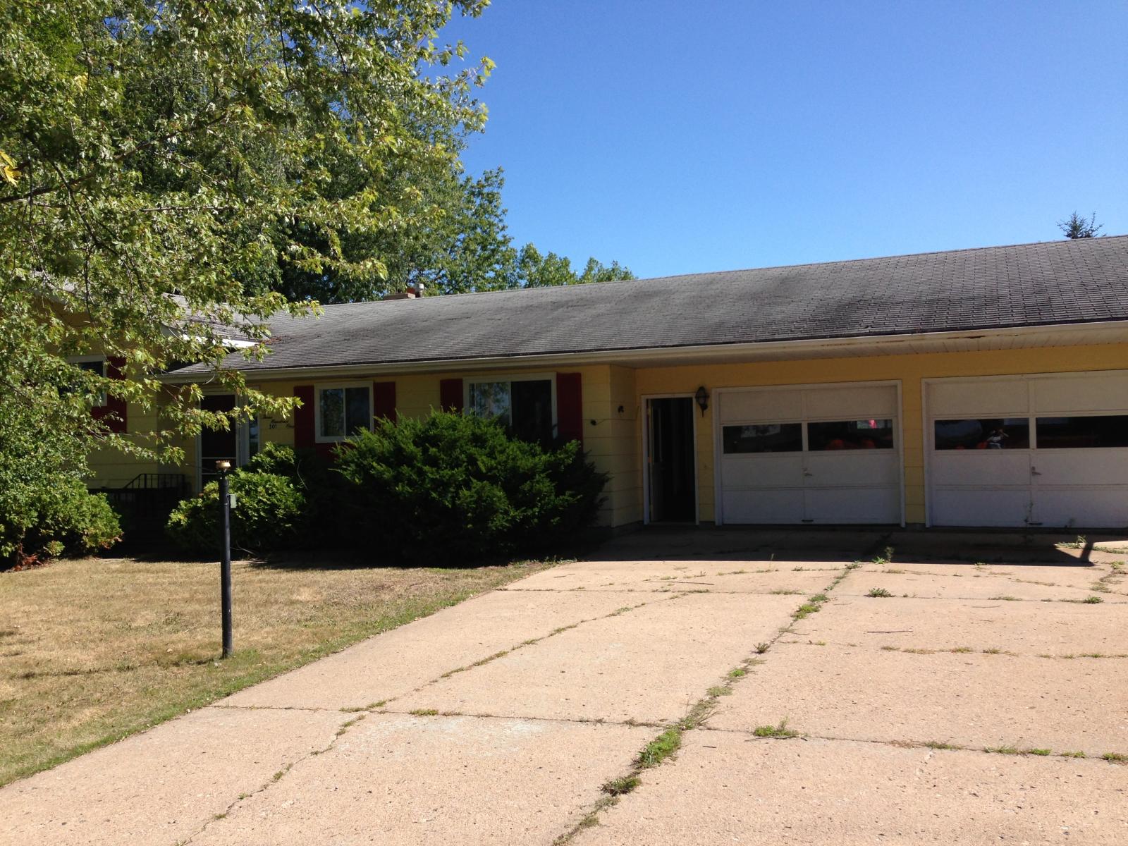 301 S Lincoln Ave, Marshfield, WI 54449 