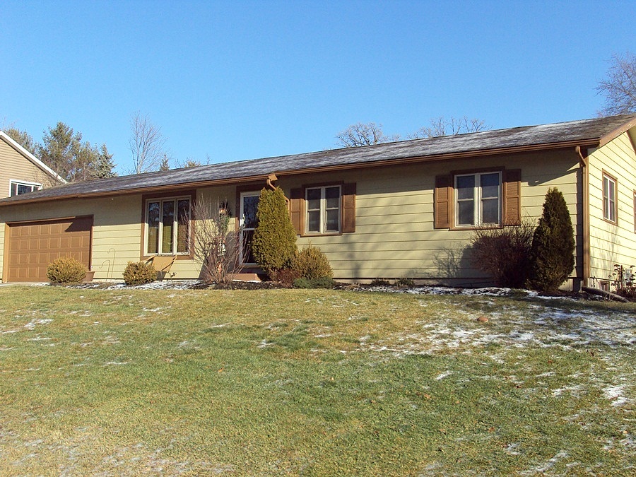 Estate Ct, Elkhorn, WI 53121 