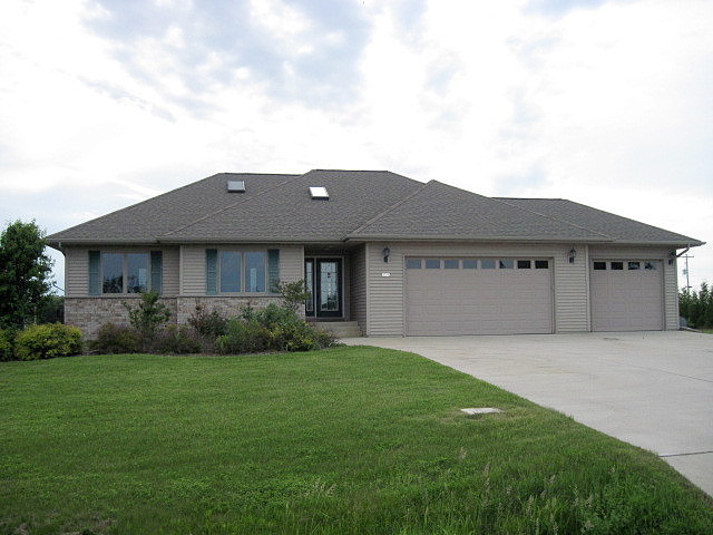 Serenity, Manitowoc, WI 54220 