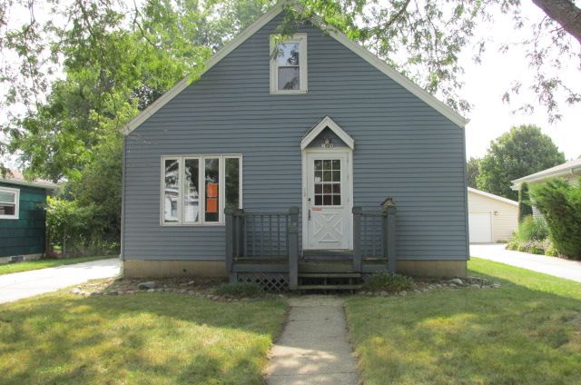 3829 East Birchwood, Cudahy, WI 53110 