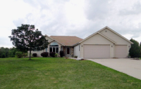 W227N7253 Woodland Creek Dr, Sussex, WI 53089 