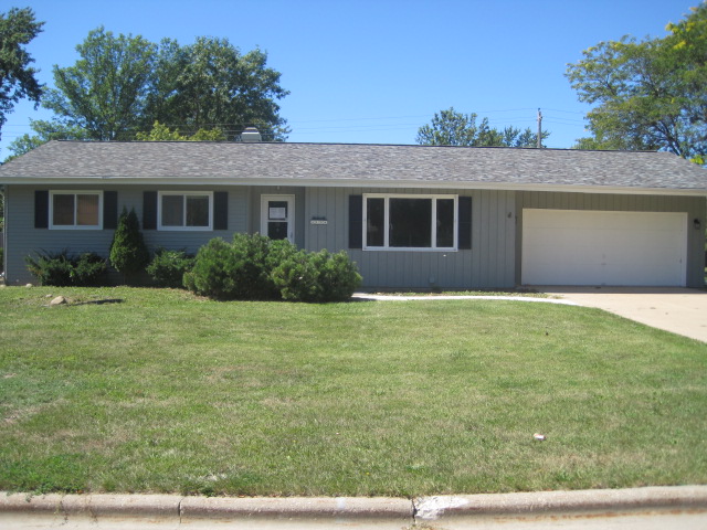 1124 Deerfield Ave, Menasha, WI 54952 