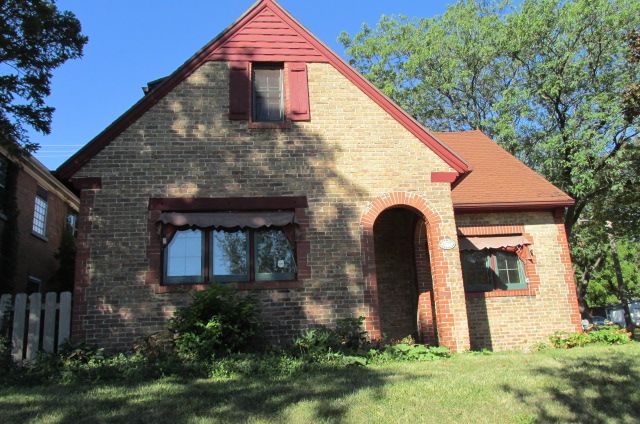 2777 N 57th St, Milwaukee, WI 53210 