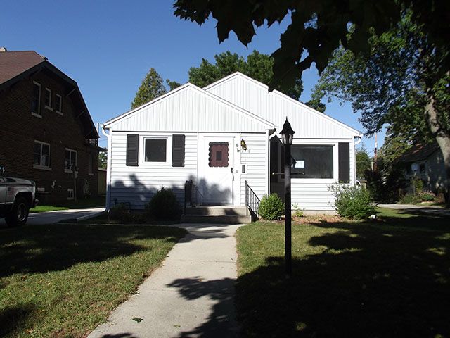 2416 N 6th Street, Sheboygan, WI 53083 