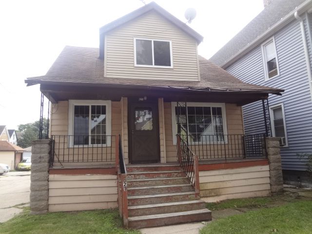 821 W Manitoba St, Milwaukee, WI 53215 