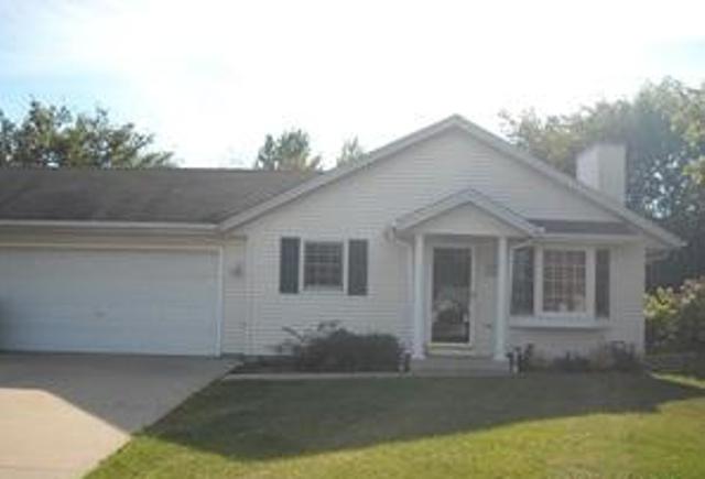 555 E Jessica Cir, Oak Creek, WI 53154 