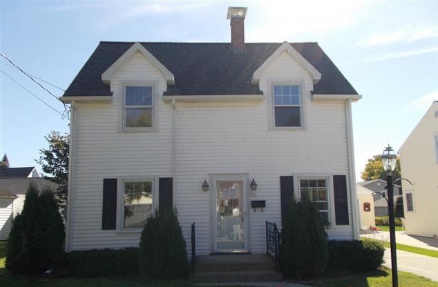 1109 Fairmont Lane, Manitowoc, WI 54220 