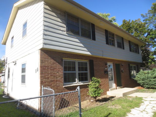 9521-9523 W Becket, Milwaukee, WI 53225 