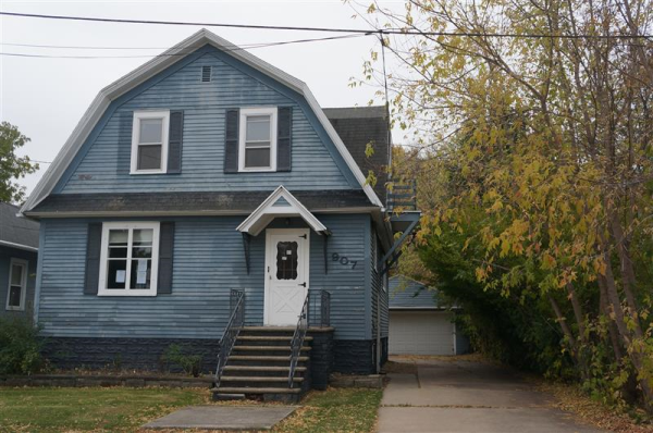 907 Christiana St, Green Bay, WI 54303 