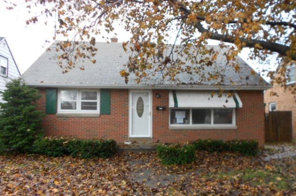 2905 15th Ave, South Milwaukee, WI 53172 