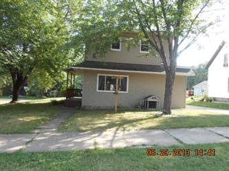 319 Center St, Waupaca, WI 54981 