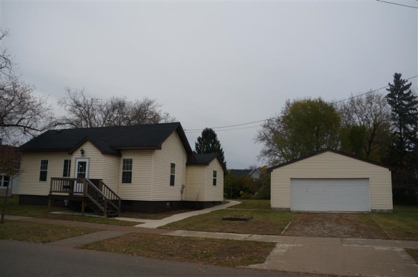 2460 Bangs St, Marinette, WI 54143 