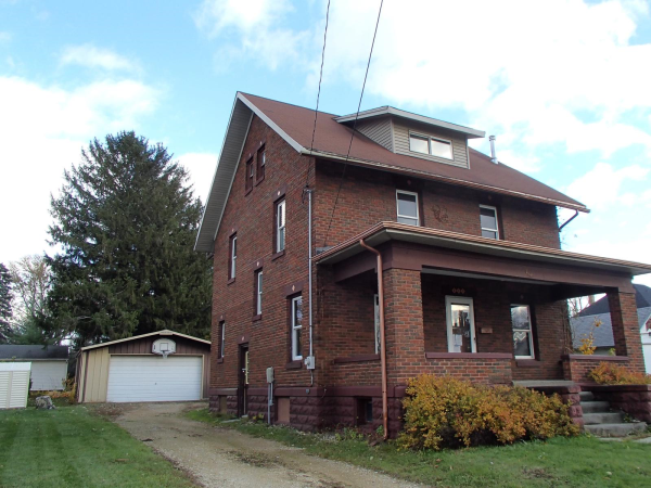 814 25th Ave, Monroe, WI 53566 