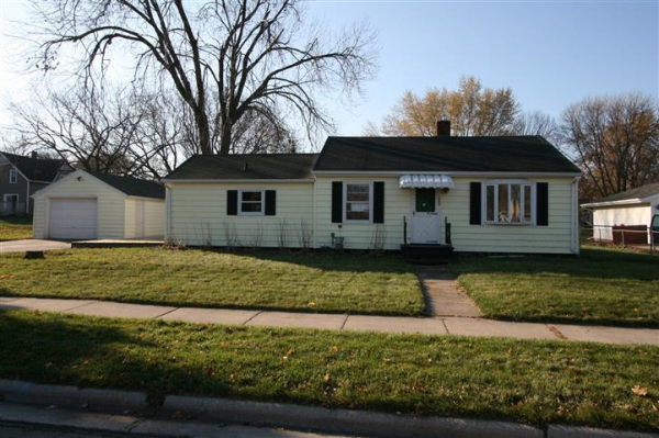 1699 Bond St, Green Bay, WI 54303 